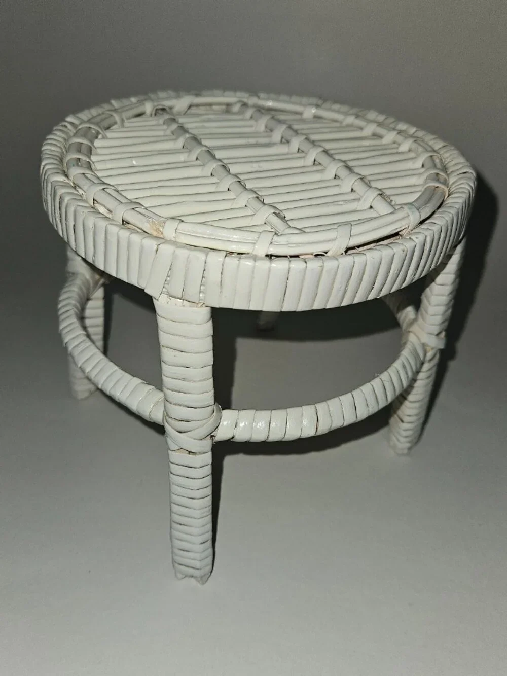 Doll Furniture 2 Aqua/Tan Wood Tables 1 White Wicker Table / Stool ? READ
